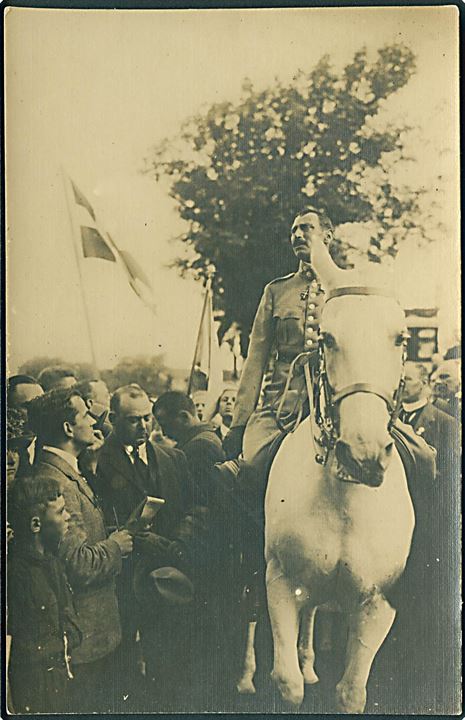 Kong Christian d. 10 ved genforeningen 1920. Fotokort u/no. 