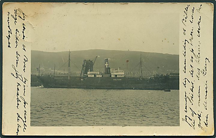 Halfdan, S/S, Dampskibsselskabet Skjold. Skibet torpederet i Kanalen af tysk ubåd UC37 d. 6.12.1916 på rejse fra Newcastle til Genua. Fotokort u/no.