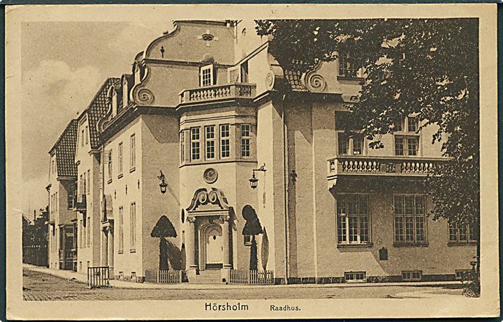 Raadhuset i Hørsholm. V. Petersens Cigar & Papirhandel u/no. 