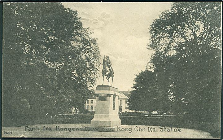 Parti fra Kongens Have med Kong Chr. IX's Statue, Odense. No. 1267. 