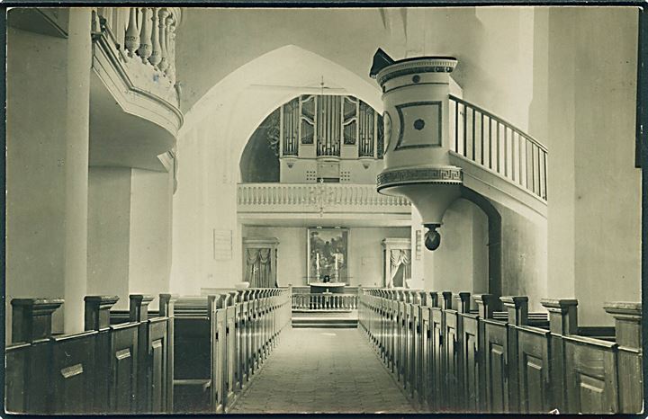 Horne, interiør med prædikestol i Horne Kirke. Fotokort u/no.