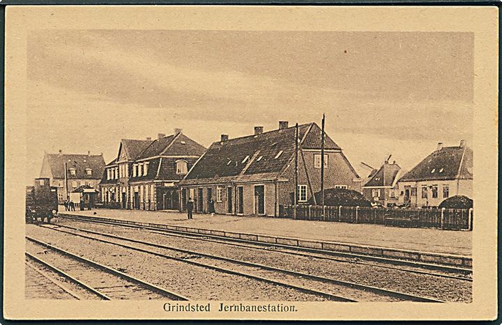 Grindsted Jernbanestation med togvogn. Mølle ses i baggrunden. Sofus Hansen u/no. 