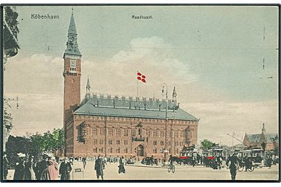 Sporvogne ved Københavns Raadhus. U/no. (Håndkoloreret). 