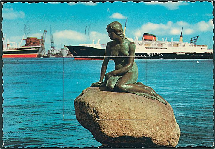 Den lille havfrue på Langelinie, København. M/S Kong Olav ses i baggrunden. Prospekter fra København. I. Chr. Olsens Kunstforlag U/no. 