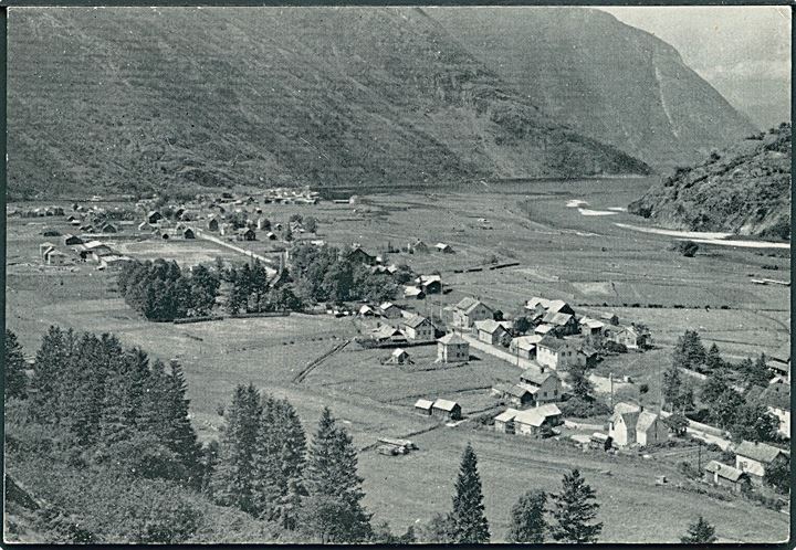Lærdalsøyra, Sogn i Norge. Foto Nordahl, Kalandseid. Varde Forlag no. B - 38. 