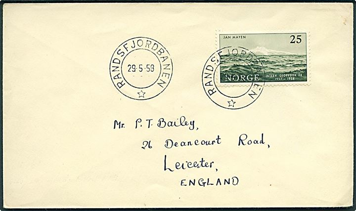 25 øre Int. Geofysisk År på brev annulleret med bureaustempel Randsfjordbanen * d. 29.5.1958 til Leicester, England.