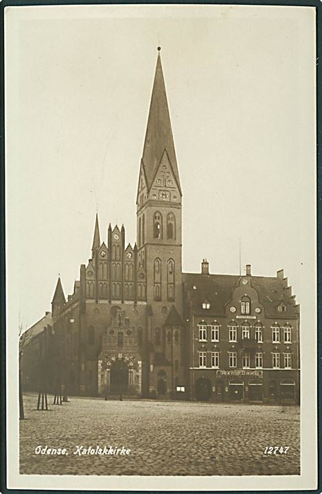 Katolskkirke & Axel Dahl i Odense. Fotokort no. 12747. 