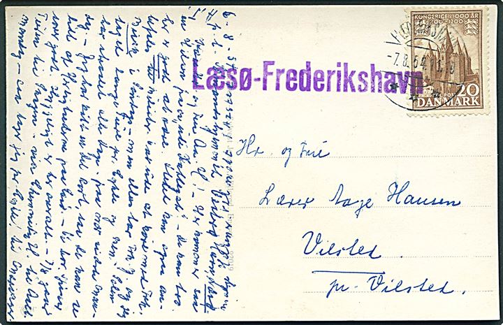 20 øre 1000 års udg. på brevkort (Luftfoto af Vesterø Havn med færgen “Læsø”) annulleret Frederikshavn d. 7.8.1954 og violet sidestempel “Læsø - Frederikshavn” til Vilsted.