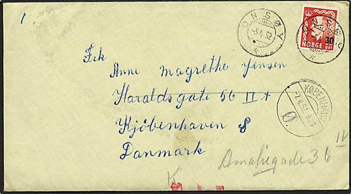 30/25 øre Haakon single på brev fra Onsøy d. 5.4.1952 til København, Danmark. Omadresseret med røde omdelingskontrol streger.