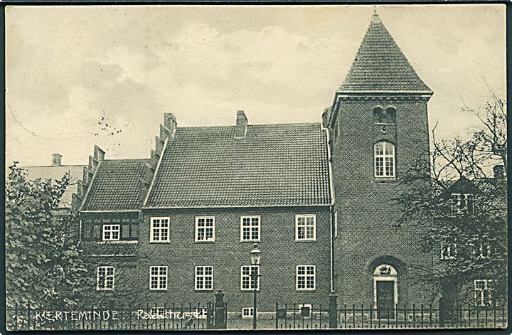  Raadhuset i Kerteminde. M. P. Erichsens Boghandel no. 24420. 